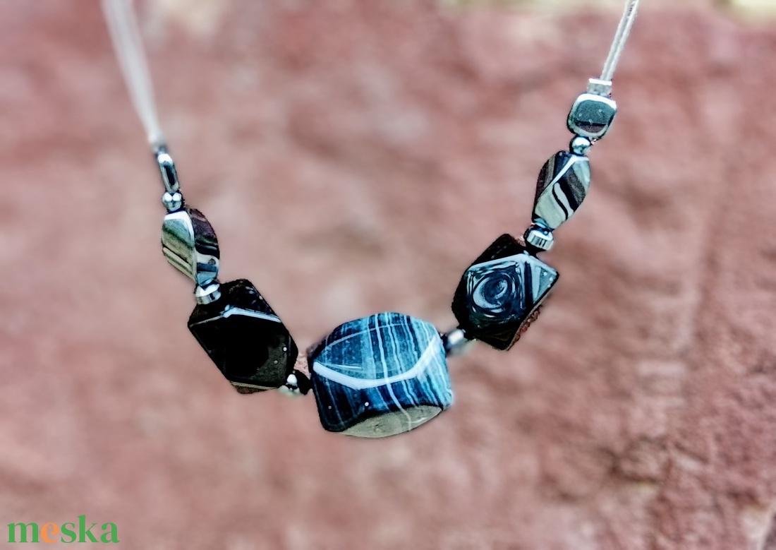 Onix, achát és hematit kövekből nyaklánc, nyakék  - ékszer - nyaklánc - gyöngyös nyaklánc - Meska.hu