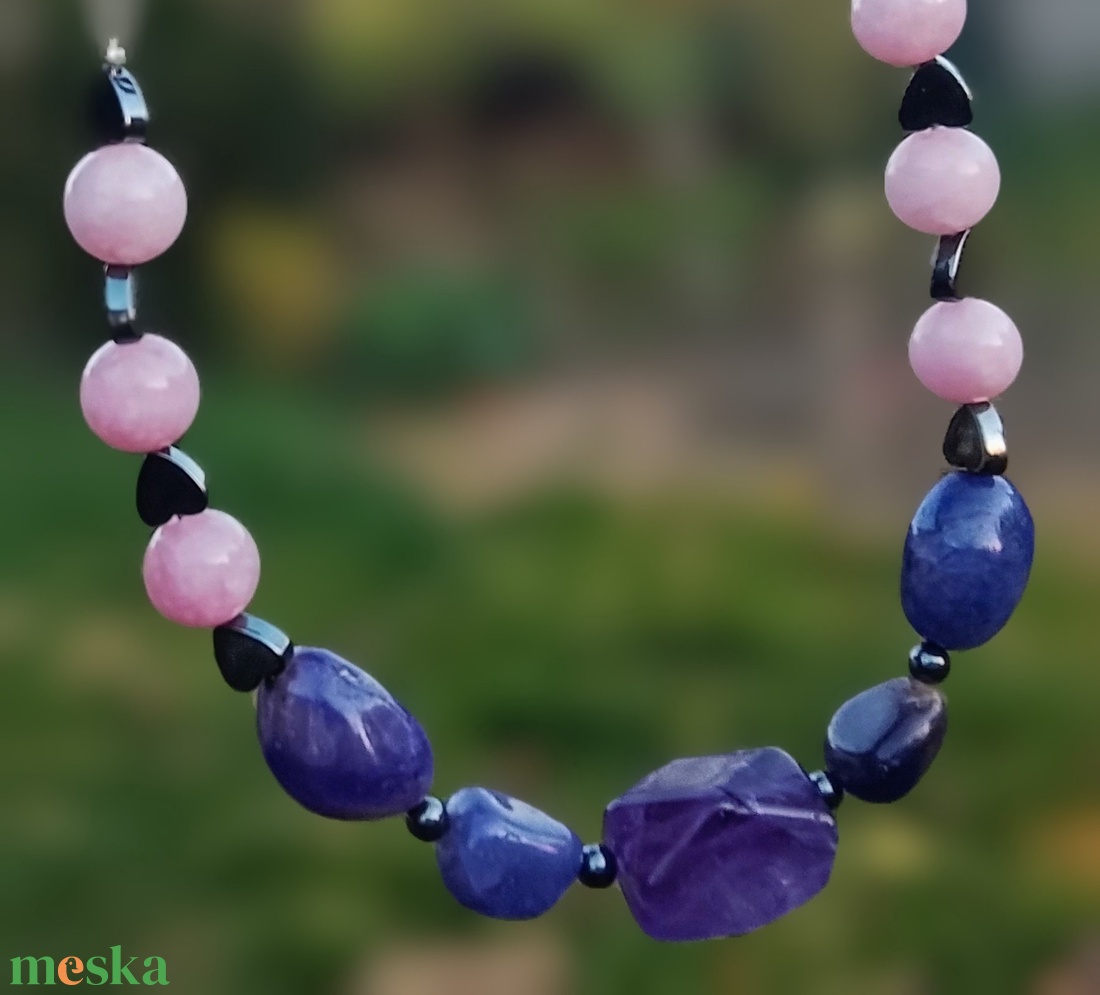 Ametiszt és hematit kövekből nyaklánc, nyakék  - ékszer - nyaklánc - gyöngyös nyaklánc - Meska.hu