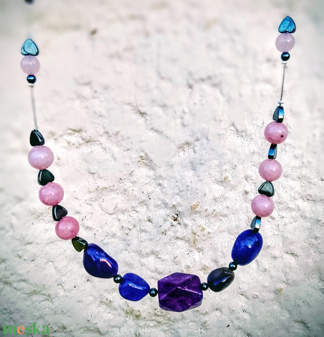 Ametiszt és hematit kövekből nyaklánc, nyakék  - ékszer - nyaklánc - gyöngyös nyaklánc - Meska.hu