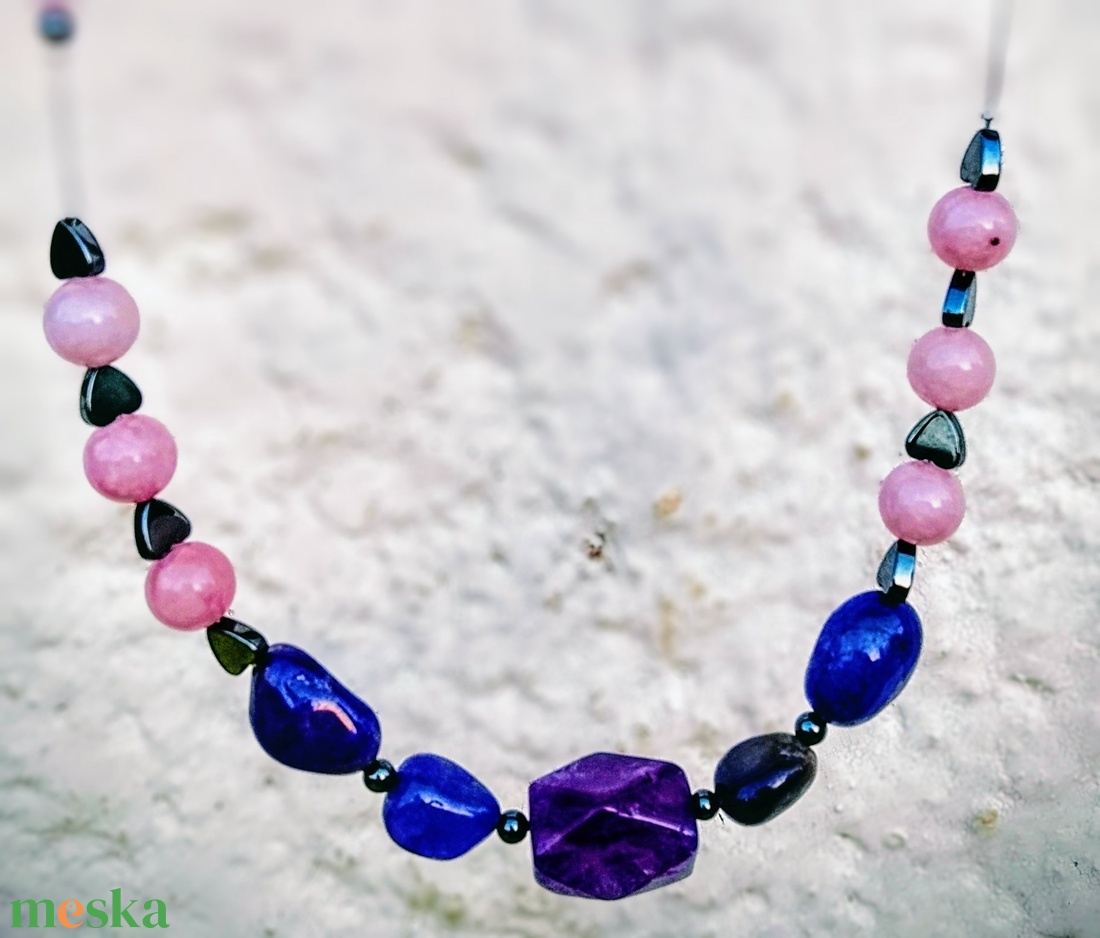 Ametiszt és hematit kövekből nyaklánc, nyakék  - ékszer - nyaklánc - gyöngyös nyaklánc - Meska.hu