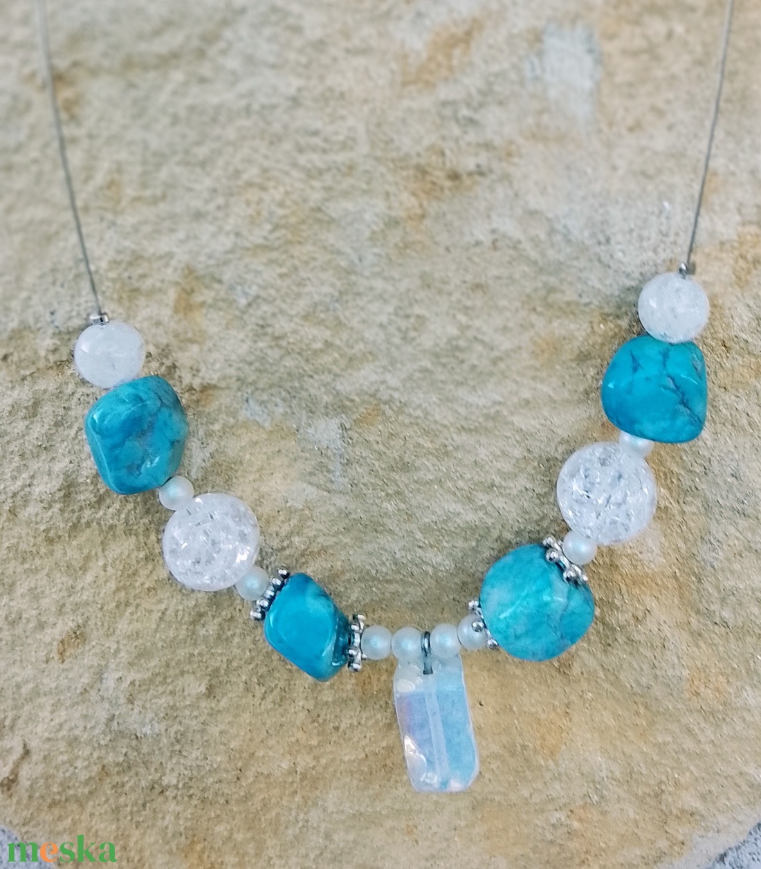 Fehér és kék ásvány nyaklánc, nyakék  - ékszer - nyaklánc - gyöngyös nyaklánc - Meska.hu