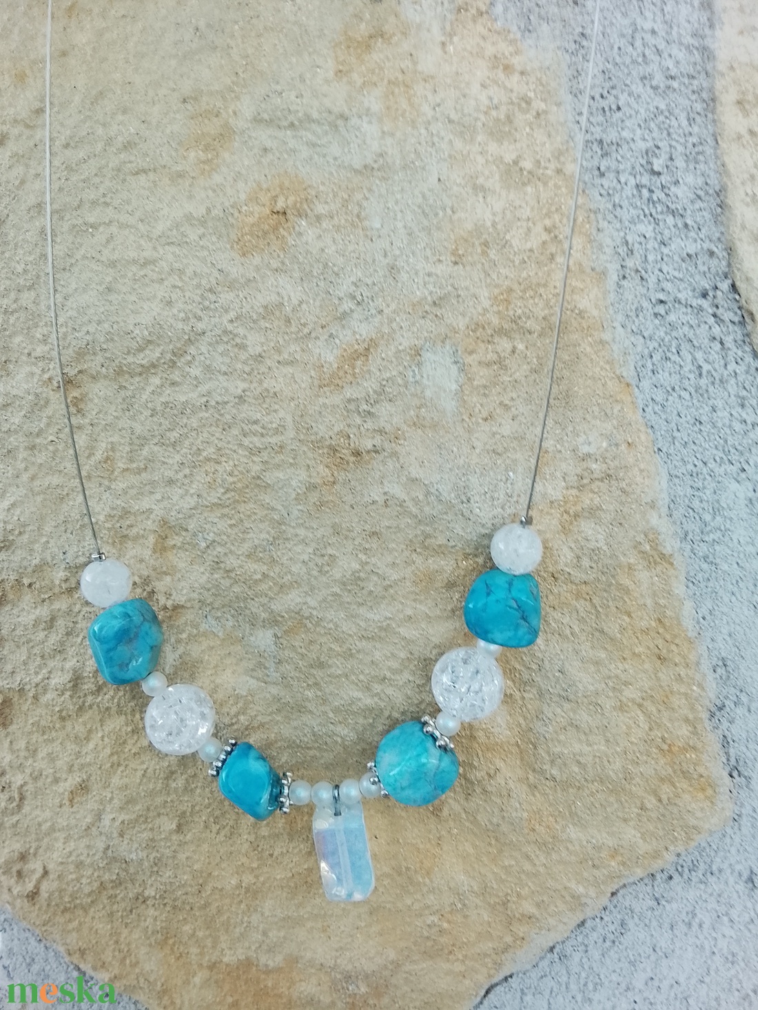 Fehér és kék ásvány nyaklánc, nyakék  - ékszer - nyaklánc - gyöngyös nyaklánc - Meska.hu