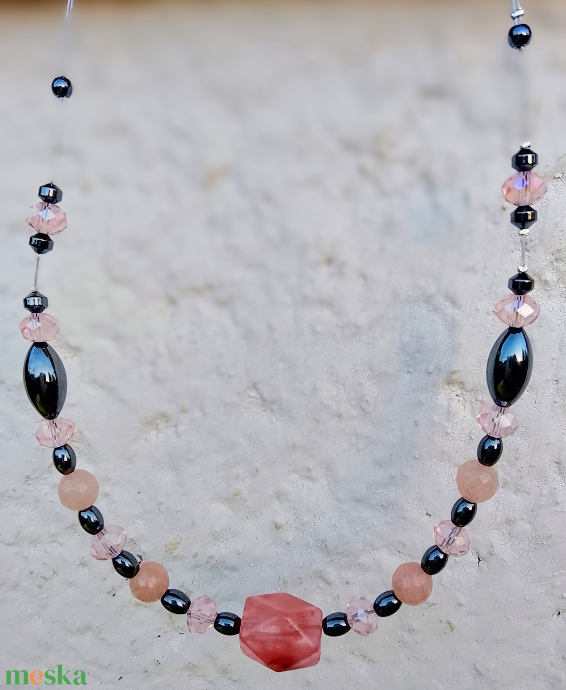 Barack szín és hematit kövekből nyaklánc, nyakék  - ékszer - nyaklánc - gyöngyös nyaklánc - Meska.hu