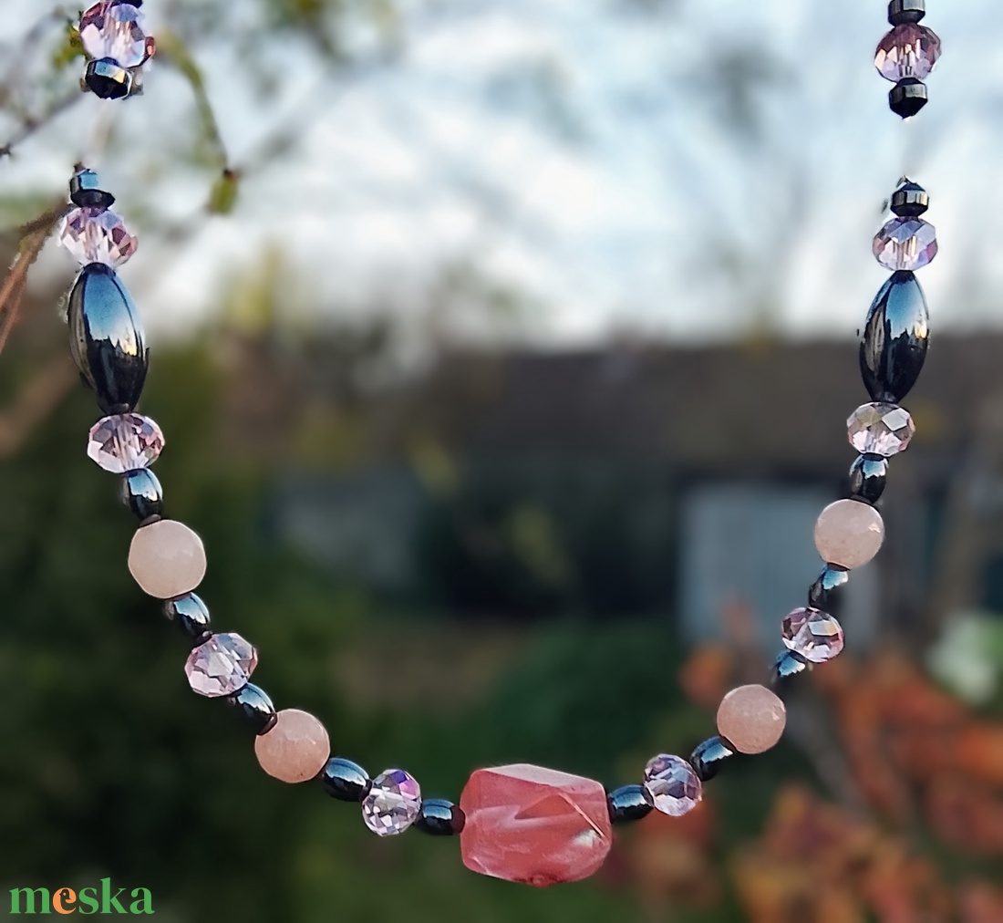 Barack szín és hematit kövekből nyaklánc, nyakék  - ékszer - nyaklánc - gyöngyös nyaklánc - Meska.hu