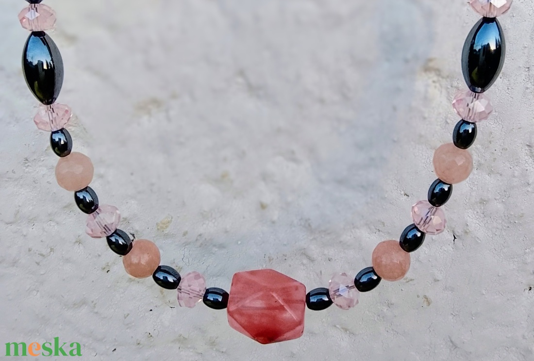 Barack szín és hematit kövekből nyaklánc, nyakék  - ékszer - nyaklánc - gyöngyös nyaklánc - Meska.hu