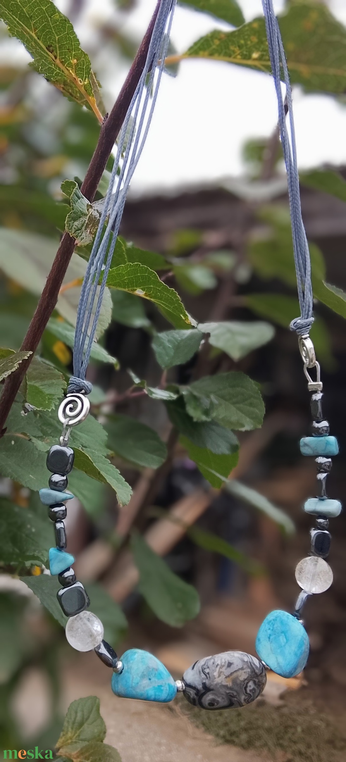 Apatit hematit hegyi kristály ásvány nyaklánc, nyakék  - ékszer - nyaklánc - gyöngyös nyaklánc - Meska.hu