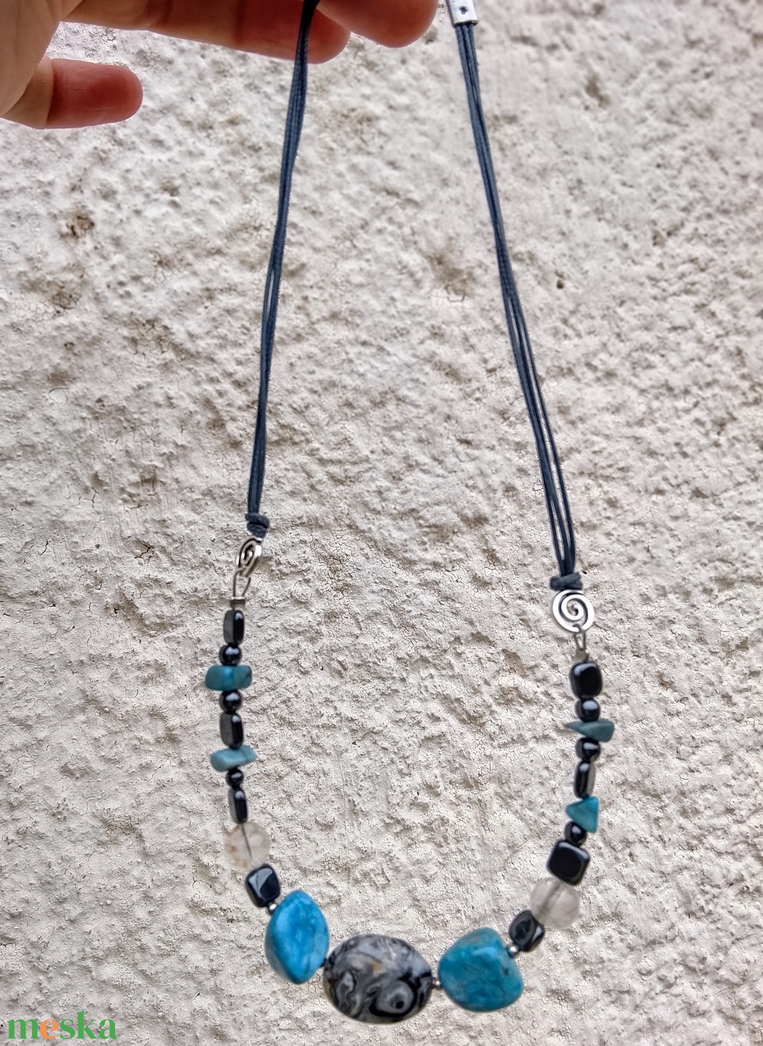Apatit hematit hegyi kristály ásvány nyaklánc, nyakék  - ékszer - nyaklánc - gyöngyös nyaklánc - Meska.hu
