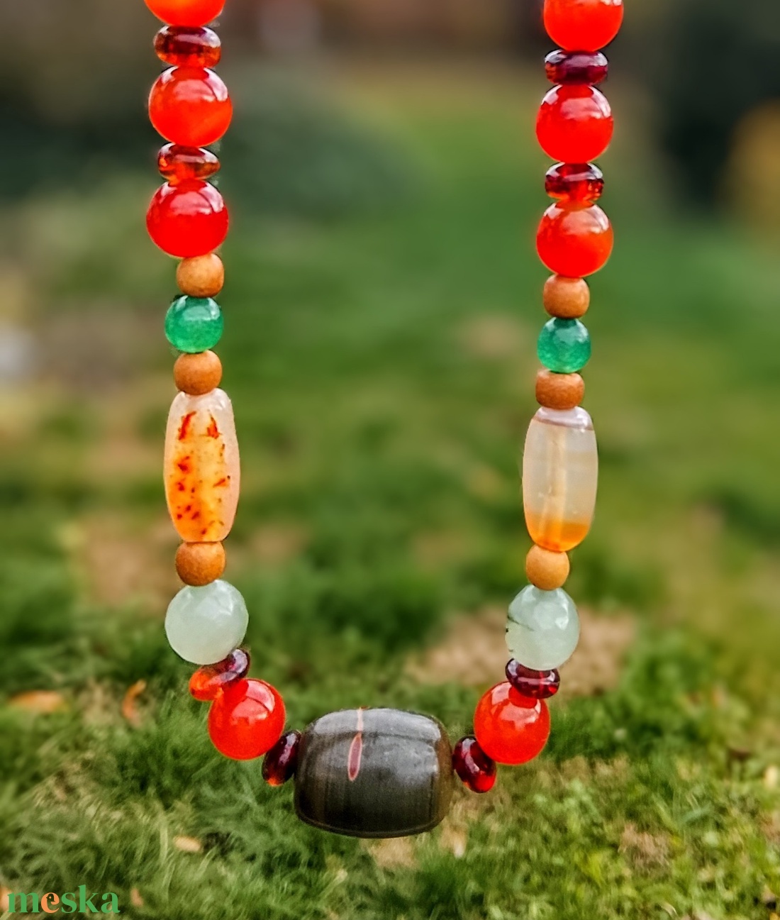 Karneol, achát, borostyán és fagyöngy nyaklánc - ékszer - nyaklánc - gyöngyös nyaklánc - Meska.hu