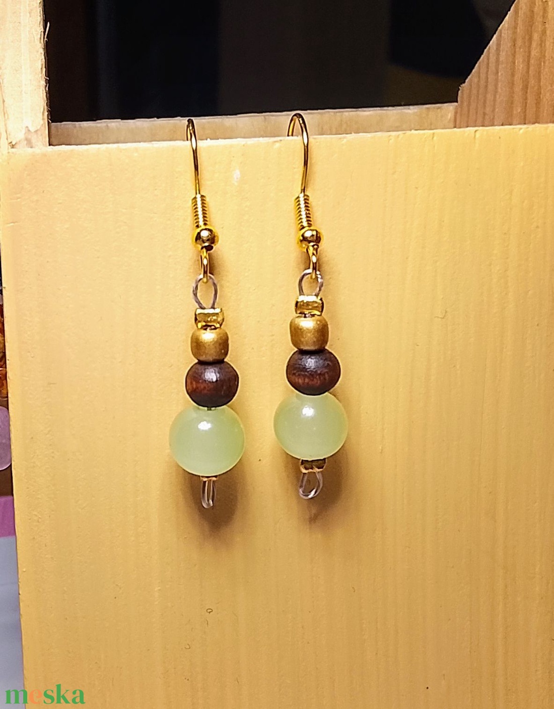 Fülbevaló üveg és fa gyönggyel  - ékszer - fülbevaló - lógó fülbevaló - Meska.hu