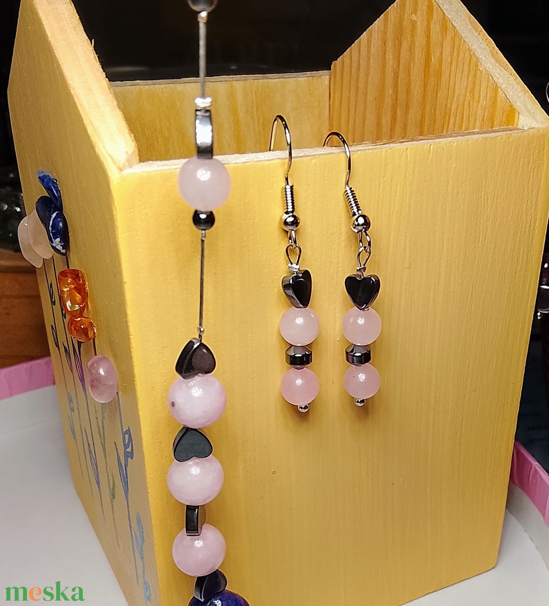 Fülbevaló rózsaszín ásvány gyöngyökkel  - ékszer - fülbevaló - lógó fülbevaló - Meska.hu