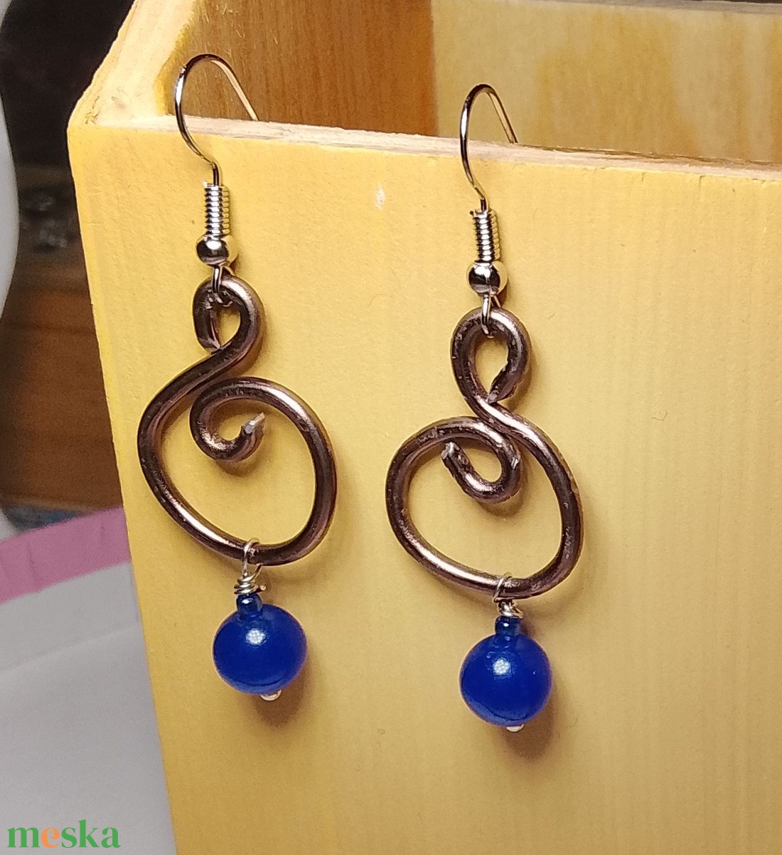 Fülbevaló  kék üveggyöngy  - ékszer - fülbevaló - lógó fülbevaló - Meska.hu