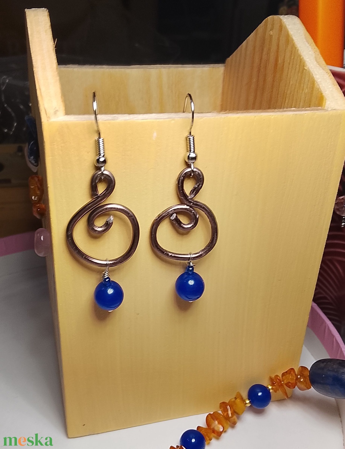 Fülbevaló  kék üveggyöngy  - ékszer - fülbevaló - lógó fülbevaló - Meska.hu