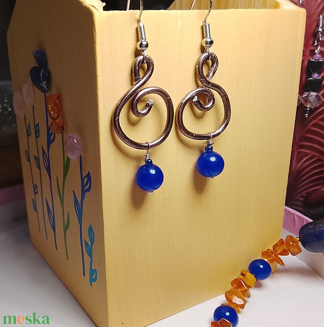 Fülbevaló  kék üveggyöngy  - ékszer - fülbevaló - lógó fülbevaló - Meska.hu