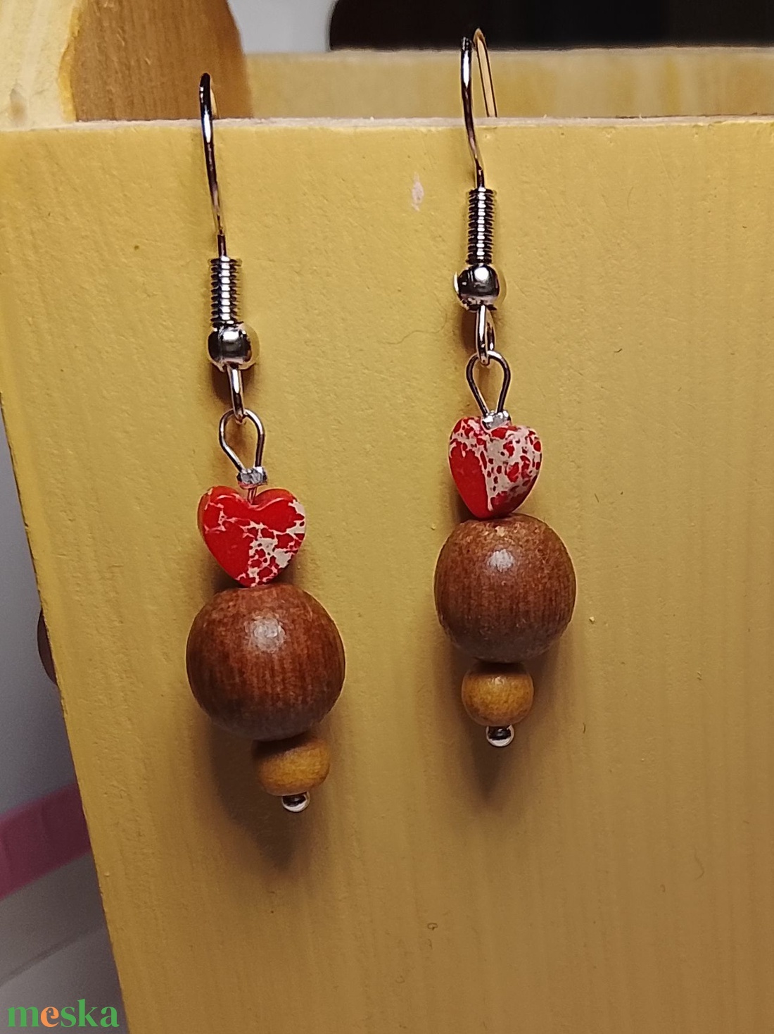Fülbevaló  piros szívvel  - ékszer - fülbevaló - lógó fülbevaló - Meska.hu