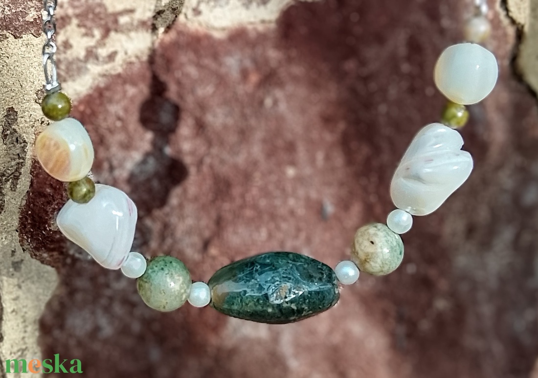 Zöld fehér nyaklánc, nyakék  - ékszer - nyaklánc - gyöngyös nyaklánc - Meska.hu
