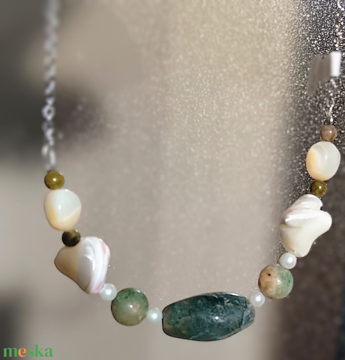 Zöld fehér nyaklánc, nyakék  - ékszer - nyaklánc - gyöngyös nyaklánc - Meska.hu