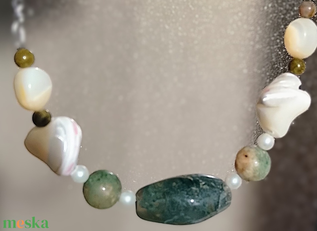 Zöld fehér nyaklánc, nyakék  - ékszer - nyaklánc - gyöngyös nyaklánc - Meska.hu
