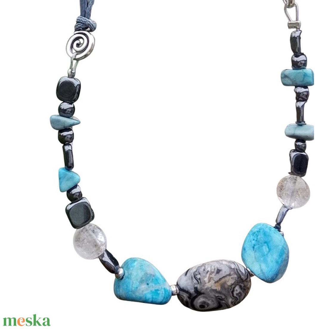 Apatit hematit hegyi kristály ásvány nyaklánc, nyakék  - ékszer - nyaklánc - gyöngyös nyaklánc - Meska.hu
