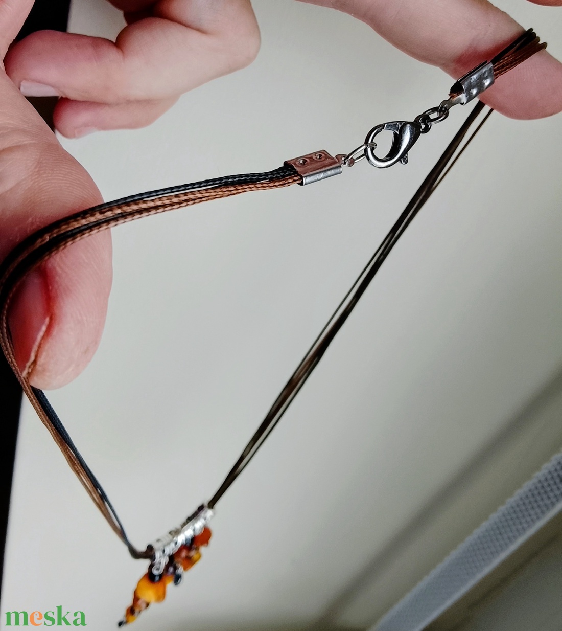 Borostyán, hematit, üveg és achát gyöngyökből készült nyaklánc  - ékszer - fülbevaló - lógó fülbevaló - Meska.hu