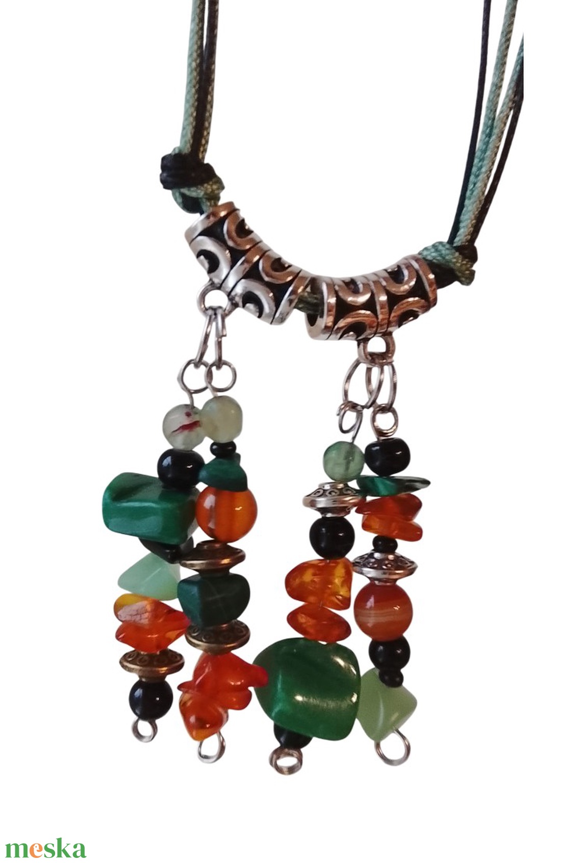 Borostyán,  és zöld kövekből álló medálos nyaklánc  - ékszer - nyaklánc - gyöngyös nyaklánc - Meska.hu