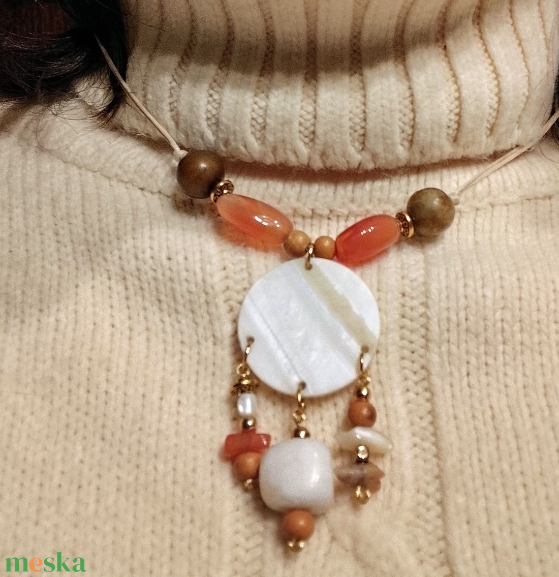 Nyaklánc kagylóval és achát kövekkel - ékszer - nyaklánc - gyöngyös nyaklánc - Meska.hu