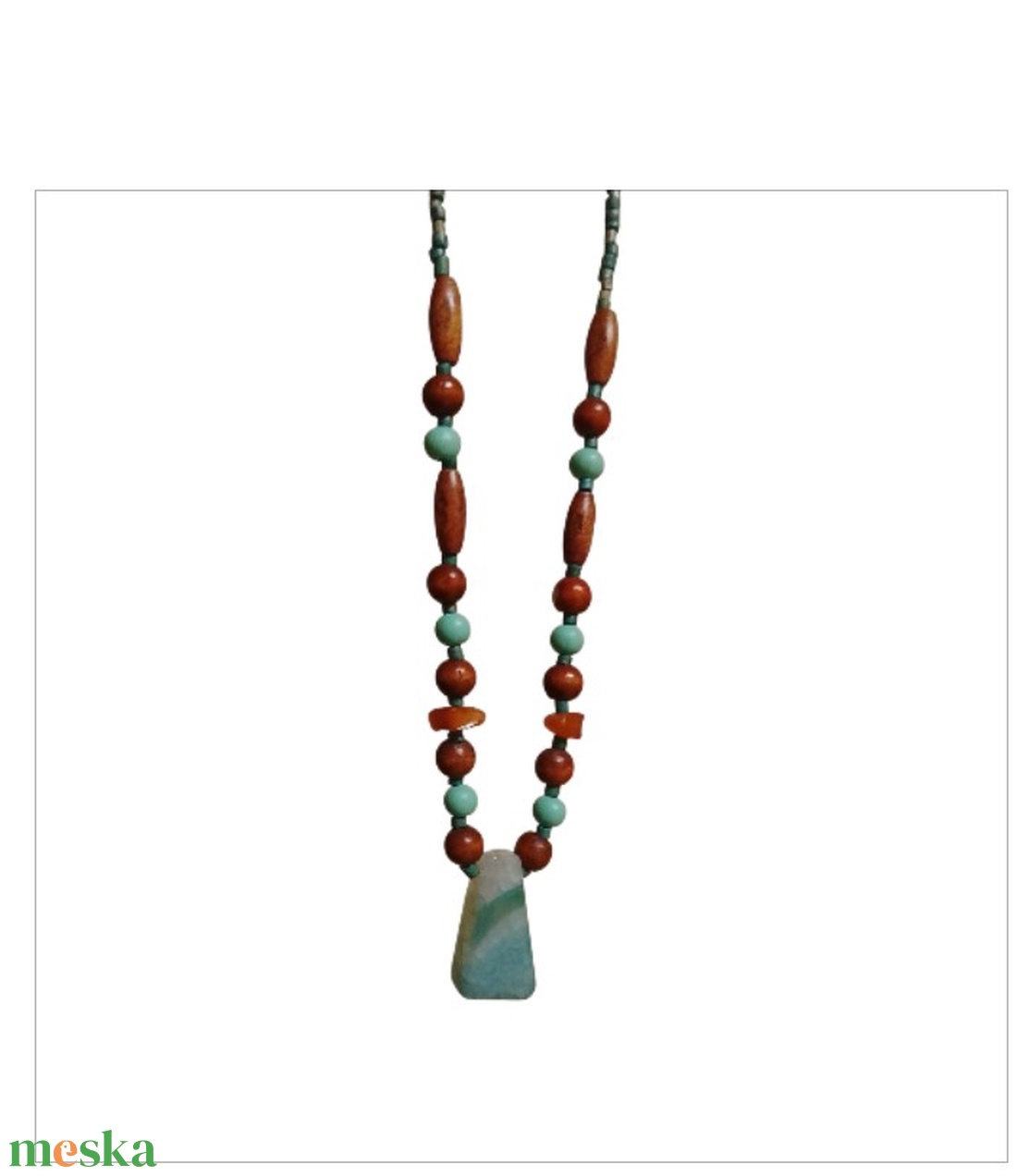 Fa és festett kőmedálos, nyaklánc nyakék  - ékszer - nyaklánc - gyöngyös nyaklánc - Meska.hu