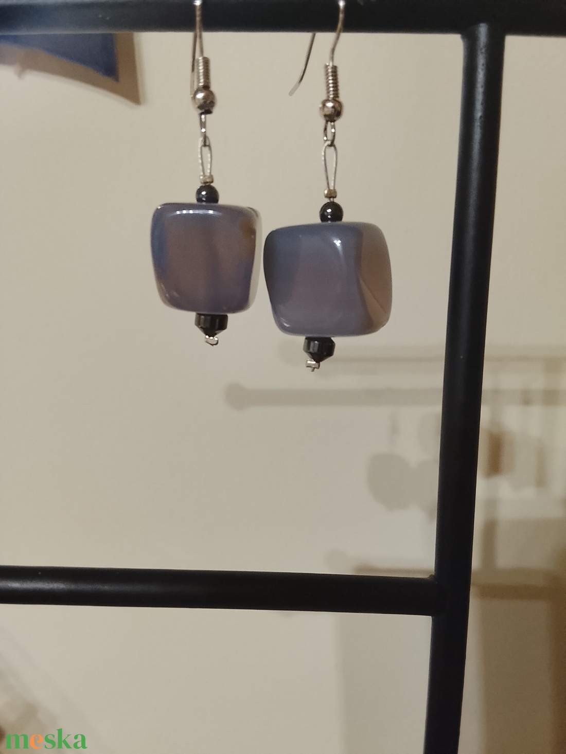 Fülbevaló szürke achát kövekből  - ékszer - fülbevaló - lógó fülbevaló - Meska.hu