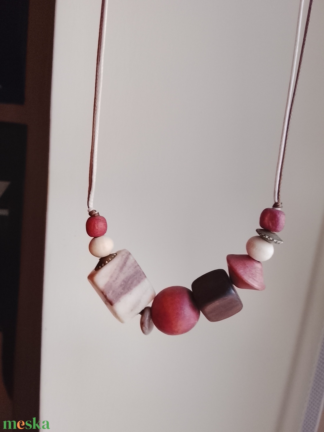 Asszimetrikus, barna gyöngyökkel nyaklánc - ékszer - nyaklánc - gyöngyös nyaklánc - Meska.hu