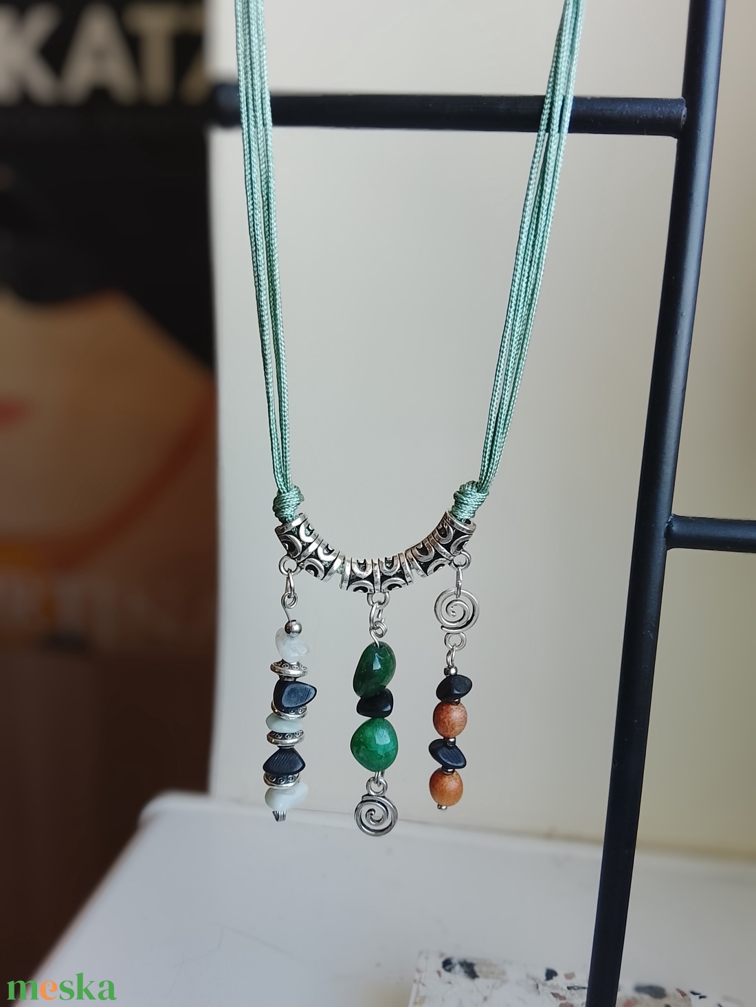Zöld -szürke nyaklánc - ékszer - nyaklánc - gyöngyös nyaklánc - Meska.hu