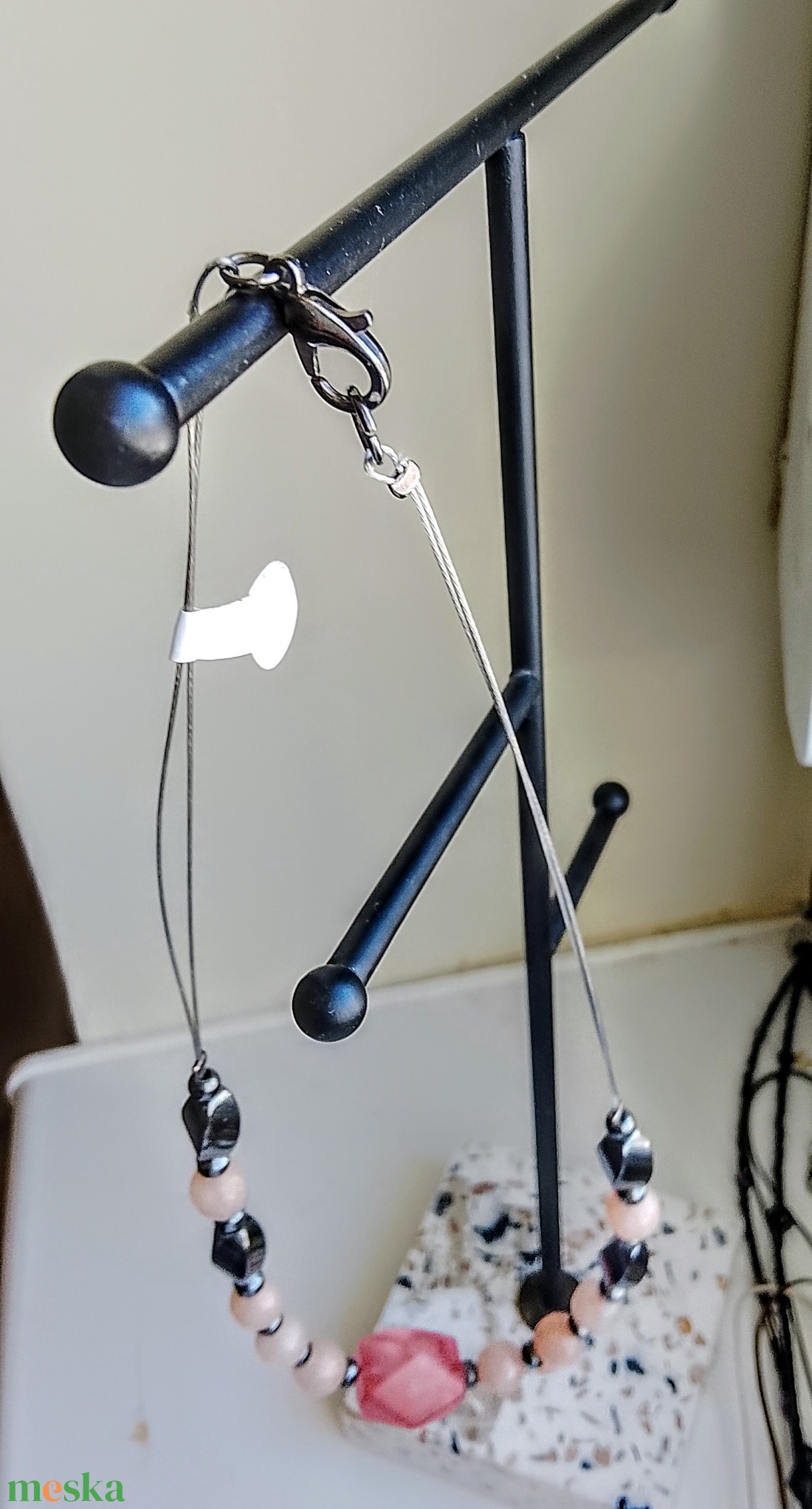 Rózsaszín és szürke ásvány nyaklánc - ékszer - nyaklánc - gyöngyös nyaklánc - Meska.hu