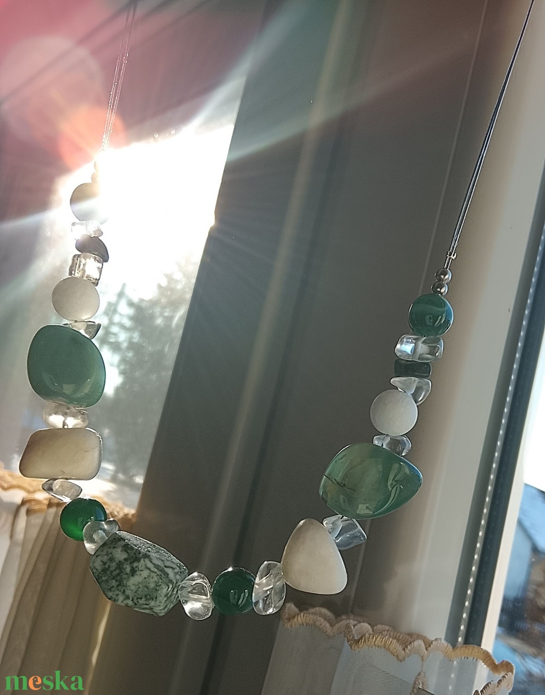 Zöld és fehér gyöngyökkel nyaklánc - ékszer - nyaklánc - gyöngyös nyaklánc - Meska.hu