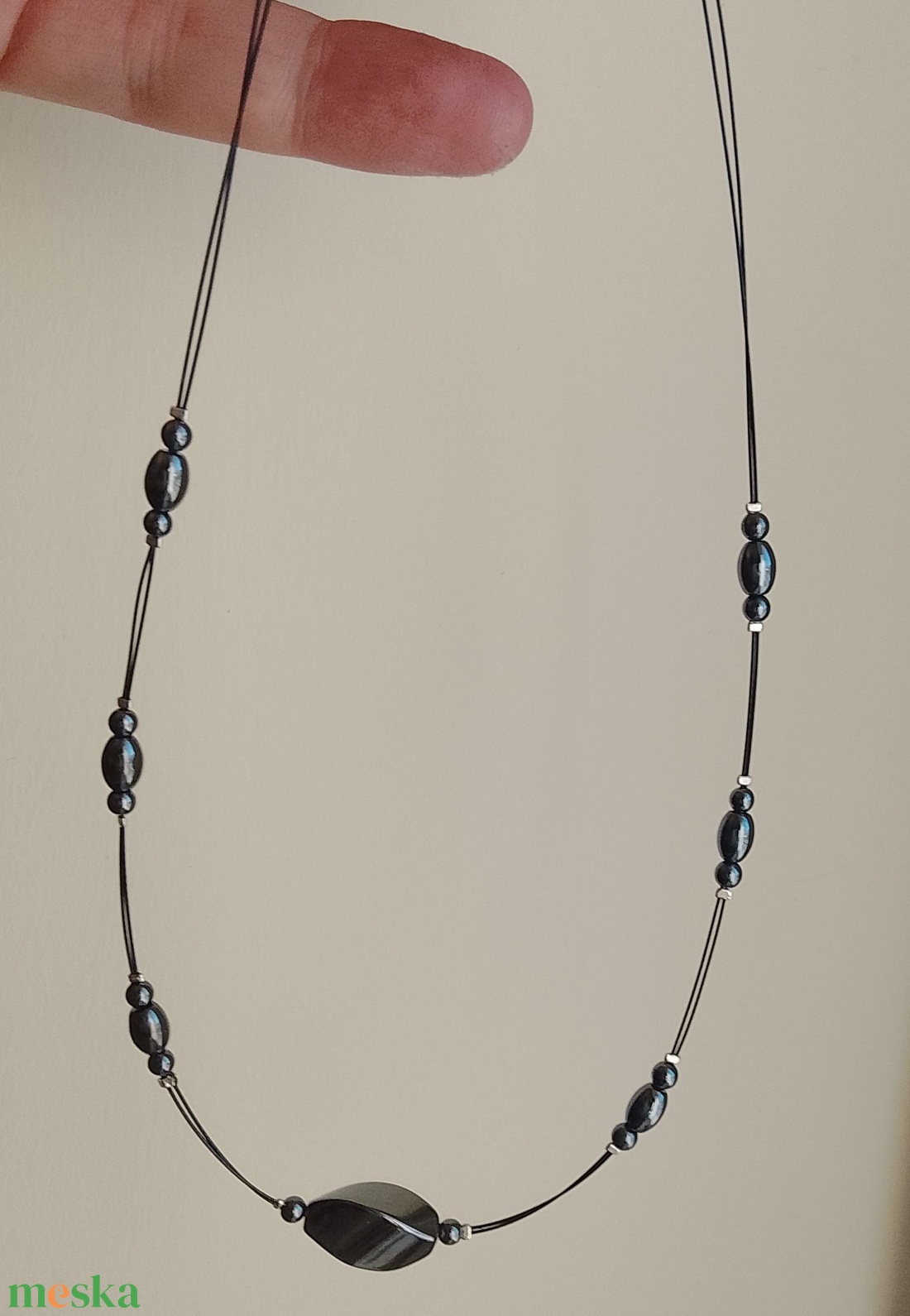 Hematit gyöngyös láncok acél zsinóron - ékszer - nyaklánc - gyöngyös nyaklánc - Meska.hu