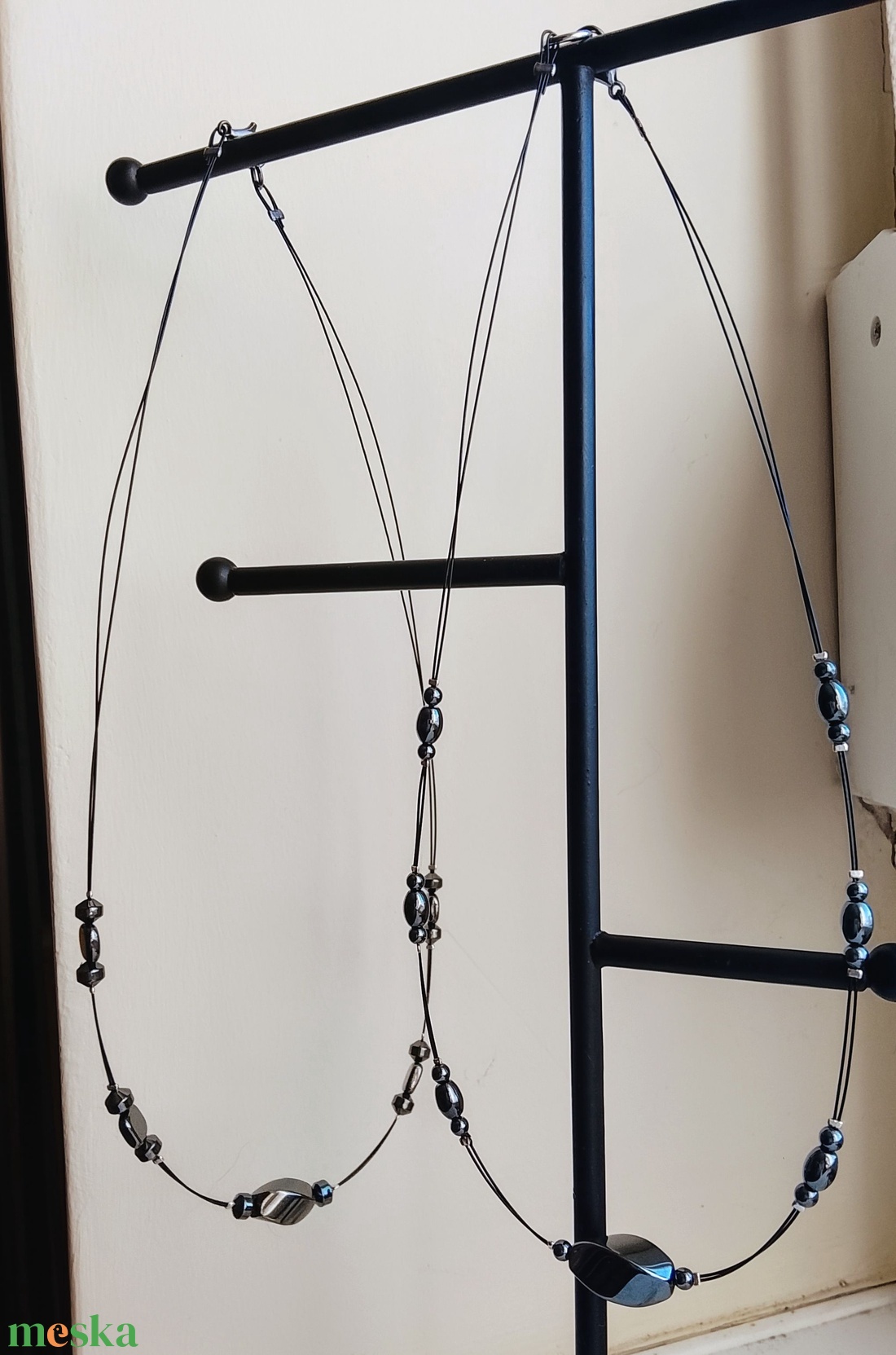 Hematit gyöngyös láncok acél zsinóron - ékszer - nyaklánc - gyöngyös nyaklánc - Meska.hu