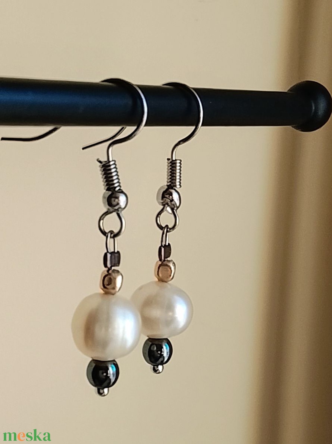 Fülbevaló igazgyöngyből  - ékszer - fülbevaló - lógó fülbevaló - Meska.hu