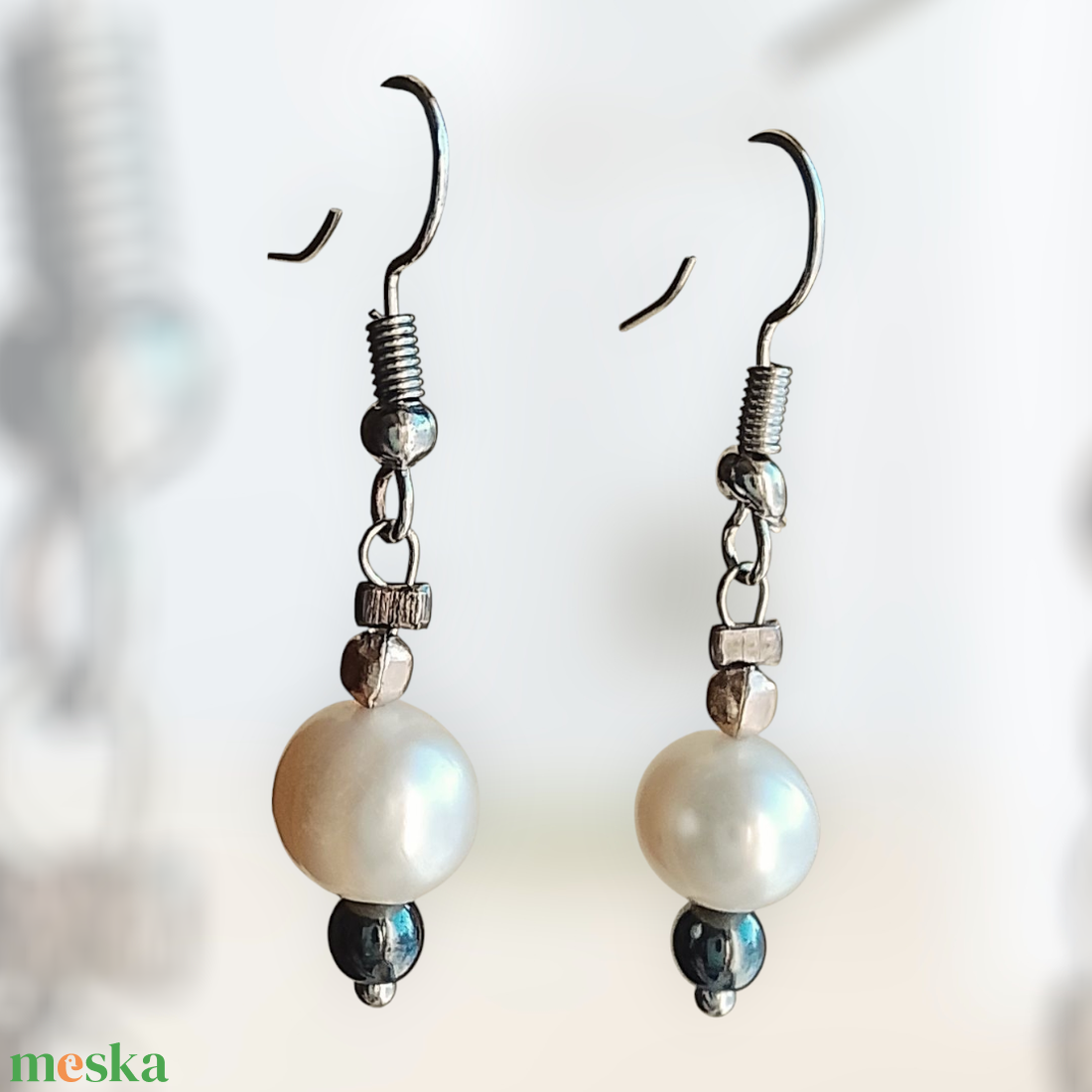 Fülbevaló igazgyöngyből  - ékszer - fülbevaló - lógó fülbevaló - Meska.hu