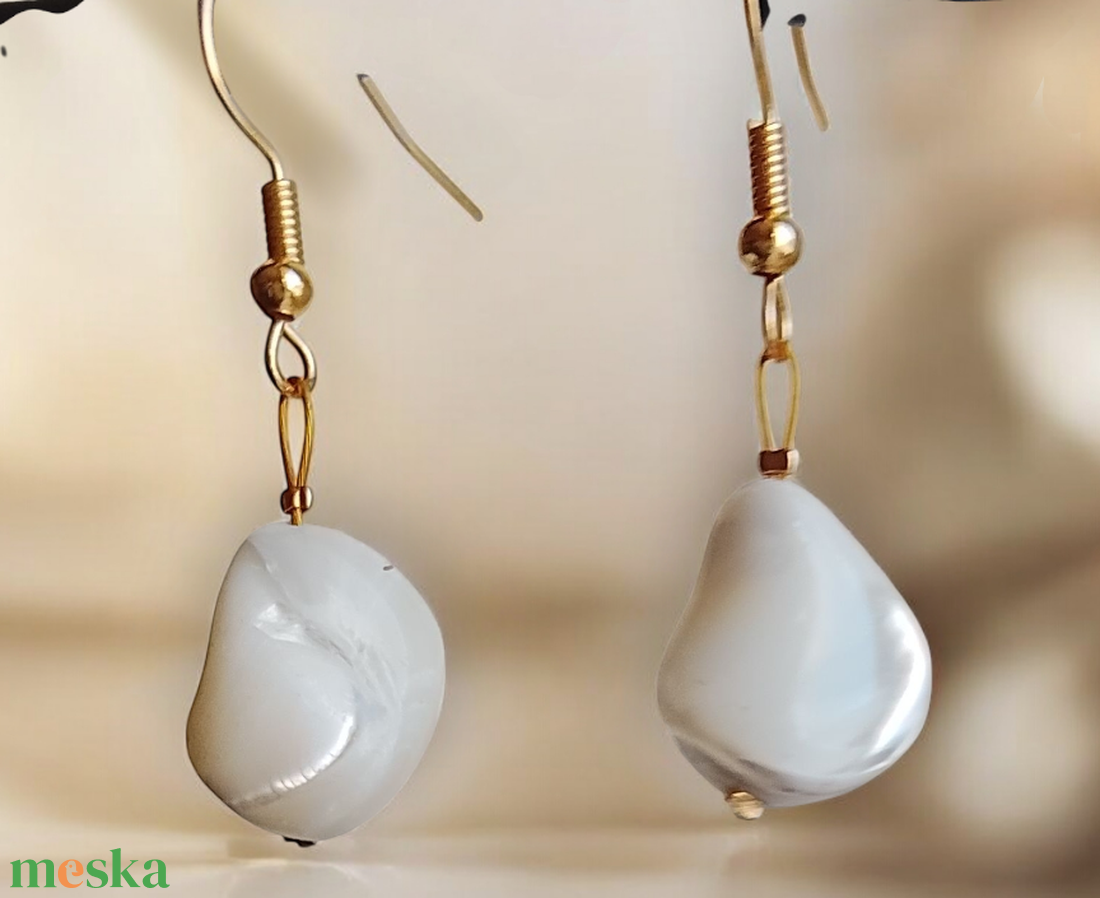 Fülbevaló kagylóból  - ékszer - fülbevaló - lógó fülbevaló - Meska.hu