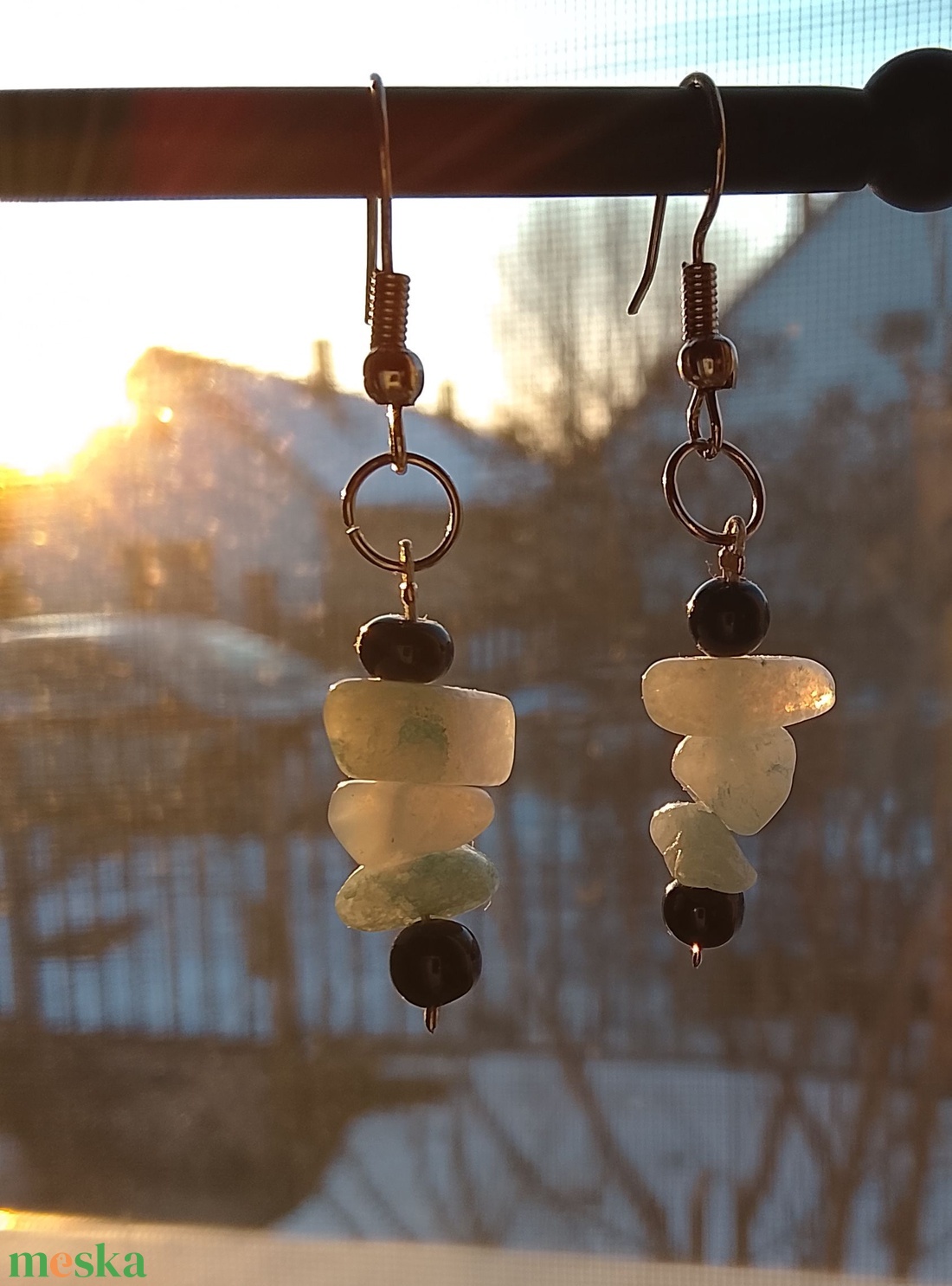 Fülbevaló világoskék - fekete  - ékszer - fülbevaló - lógó fülbevaló - Meska.hu