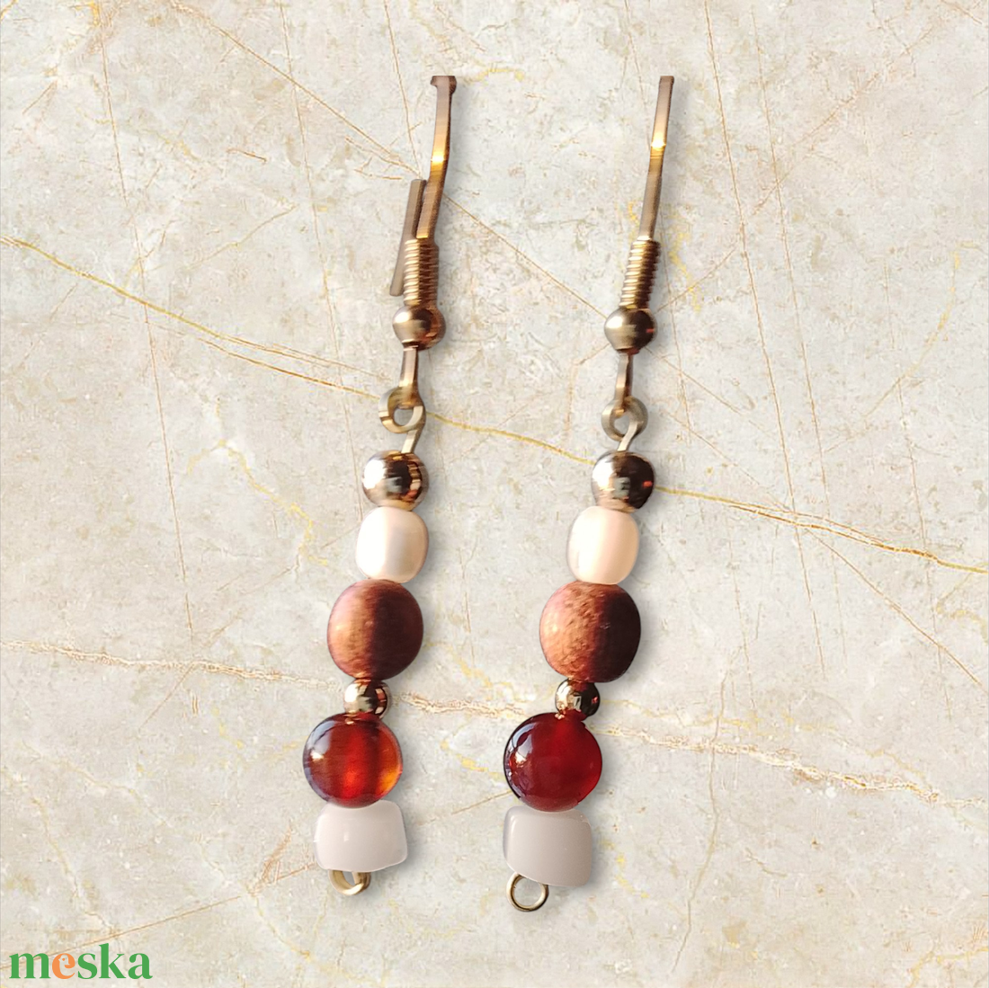 Fülbevaló barna, fehér gyöngyökkel  - ékszer - fülbevaló - lógó fülbevaló - Meska.hu