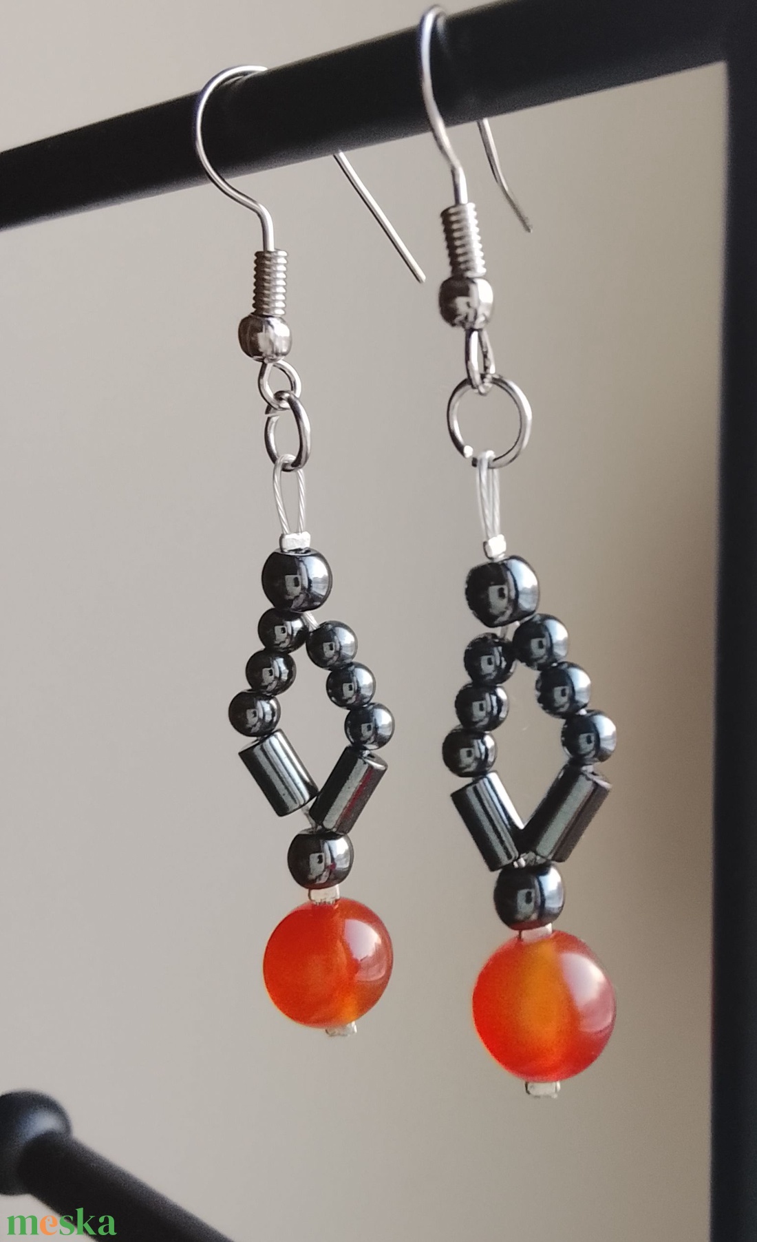 Fülbevaló hematit gyöngyökkel  - ékszer - fülbevaló - lógó fülbevaló - Meska.hu