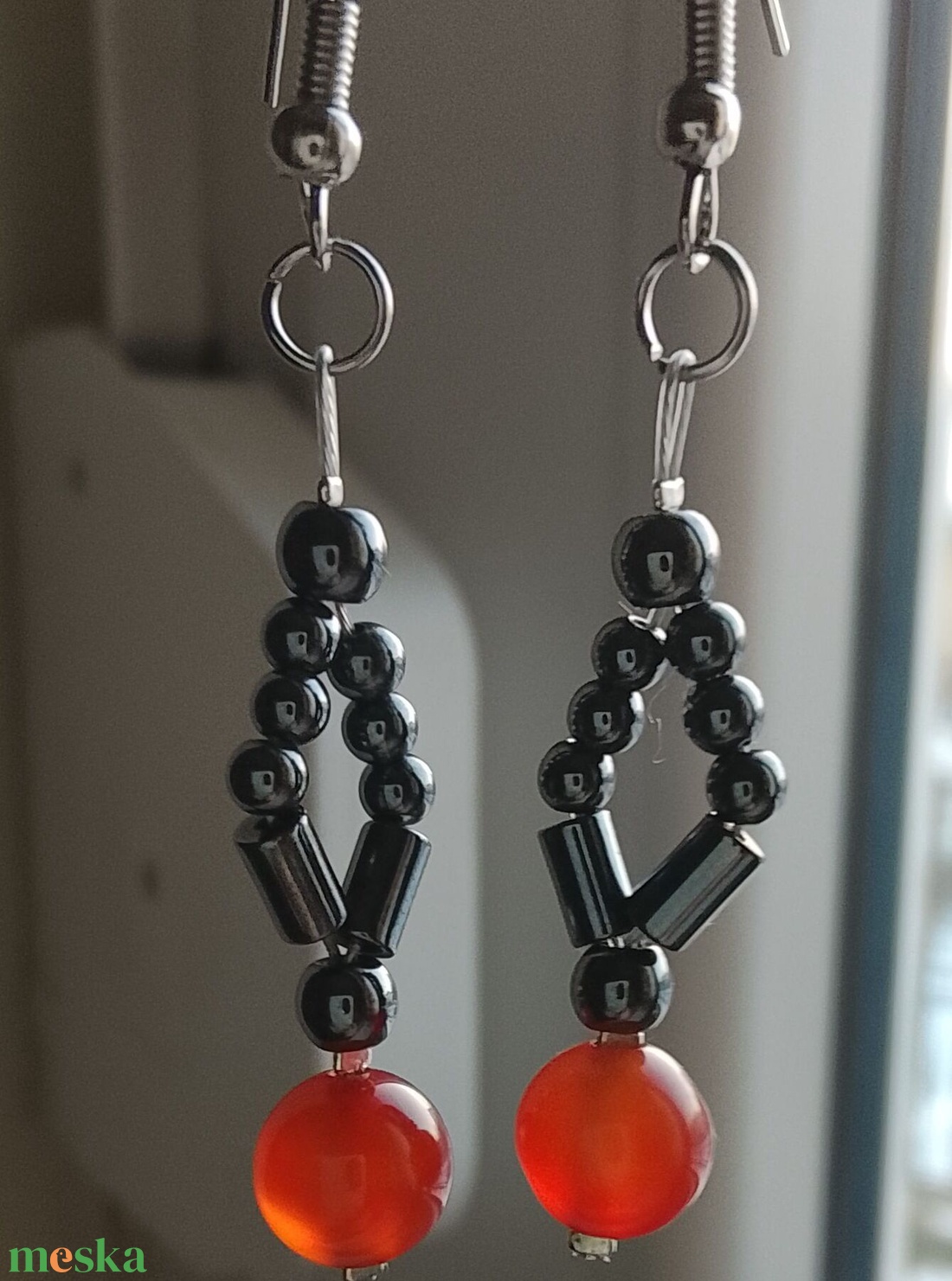 Fülbevaló hematit gyöngyökkel  - ékszer - fülbevaló - lógó fülbevaló - Meska.hu