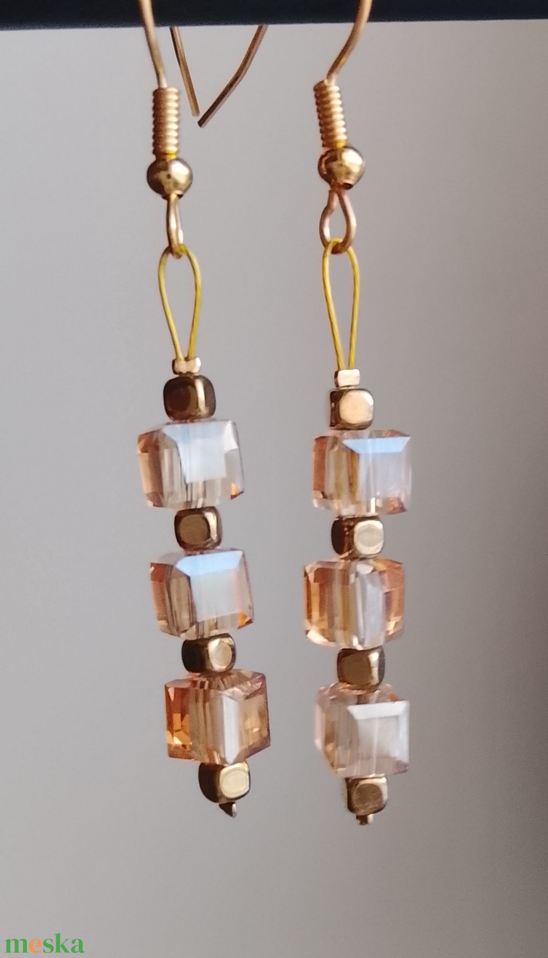 Fülbevaló üveggyönggyel - ékszer - fülbevaló - lógó fülbevaló - Meska.hu