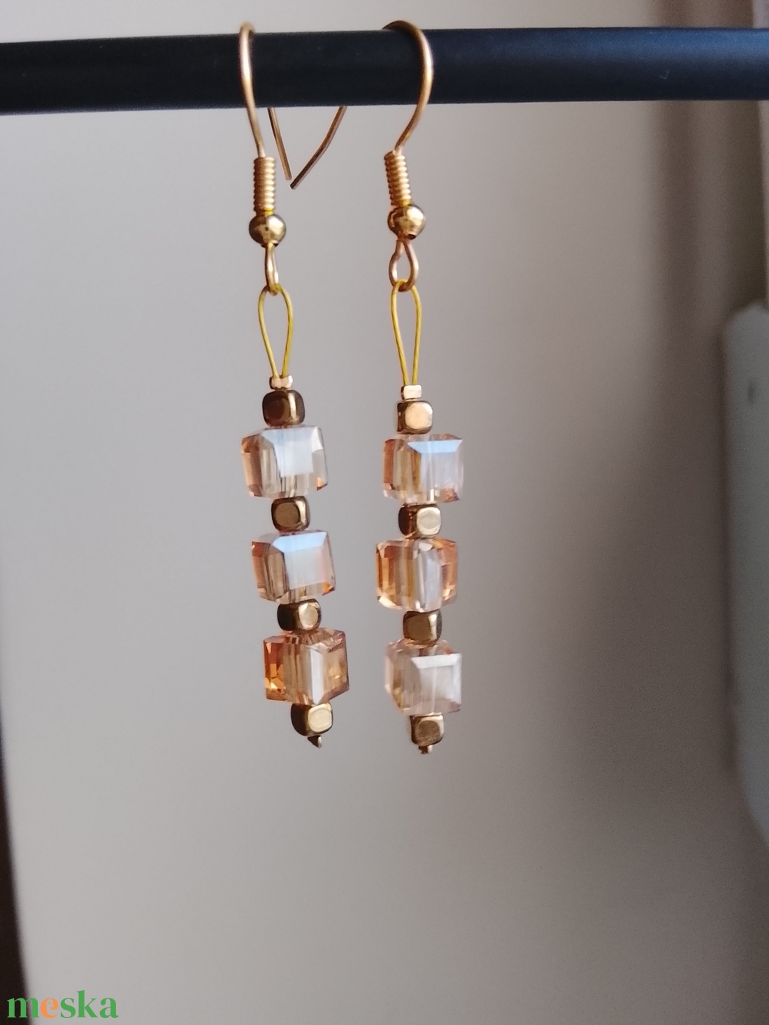 Fülbevaló üveggyönggyel - ékszer - fülbevaló - lógó fülbevaló - Meska.hu