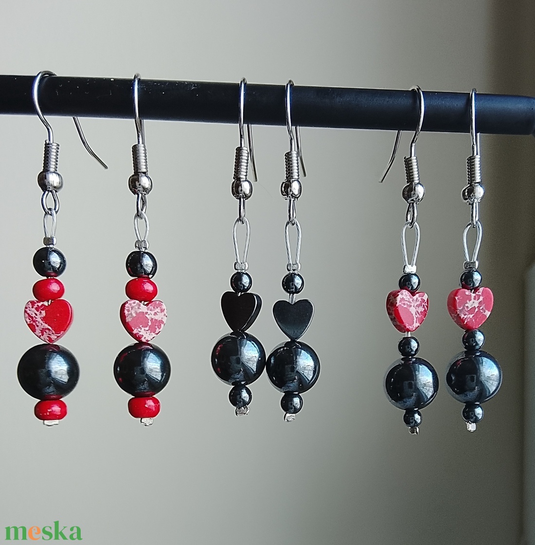 Fülbevaló hematitból  és gyöngy  - ékszer - fülbevaló - lógó fülbevaló - Meska.hu