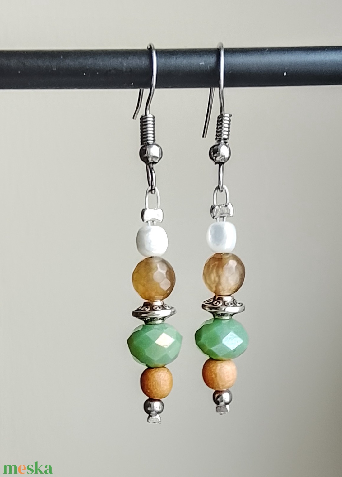 Fülbevaló üveg, kagyló, fa, achát gyöngyökből  - ékszer - fülbevaló - lógó fülbevaló - Meska.hu