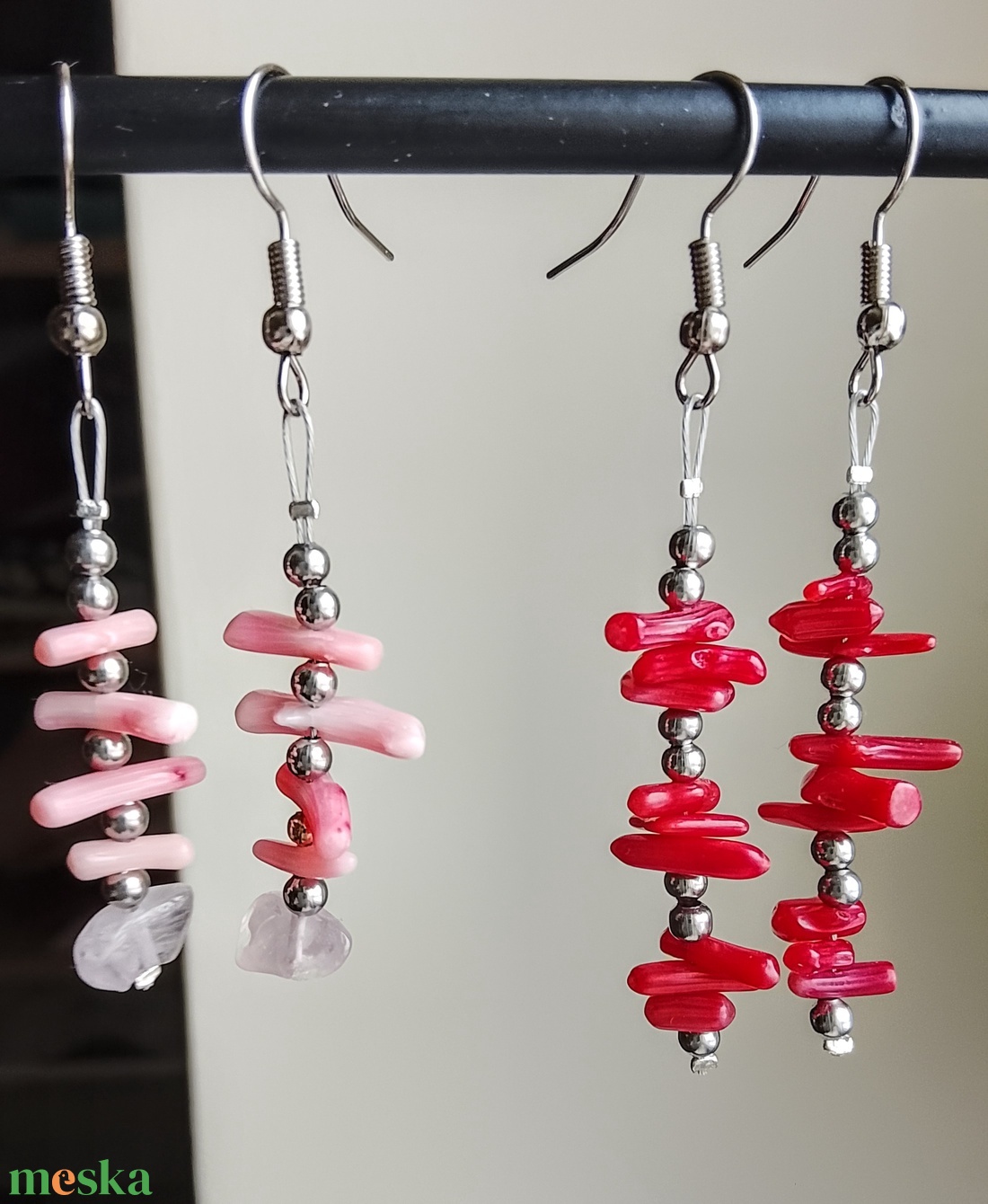 Fülbevaló piros vagy rózsaszín korall - ékszer - fülbevaló - lógó fülbevaló - Meska.hu