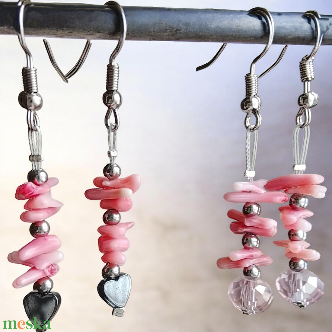 Fülbevaló rózsaszín korall  hematittal vagy üveggyönggyel - ékszer - fülbevaló - lógó fülbevaló - Meska.hu