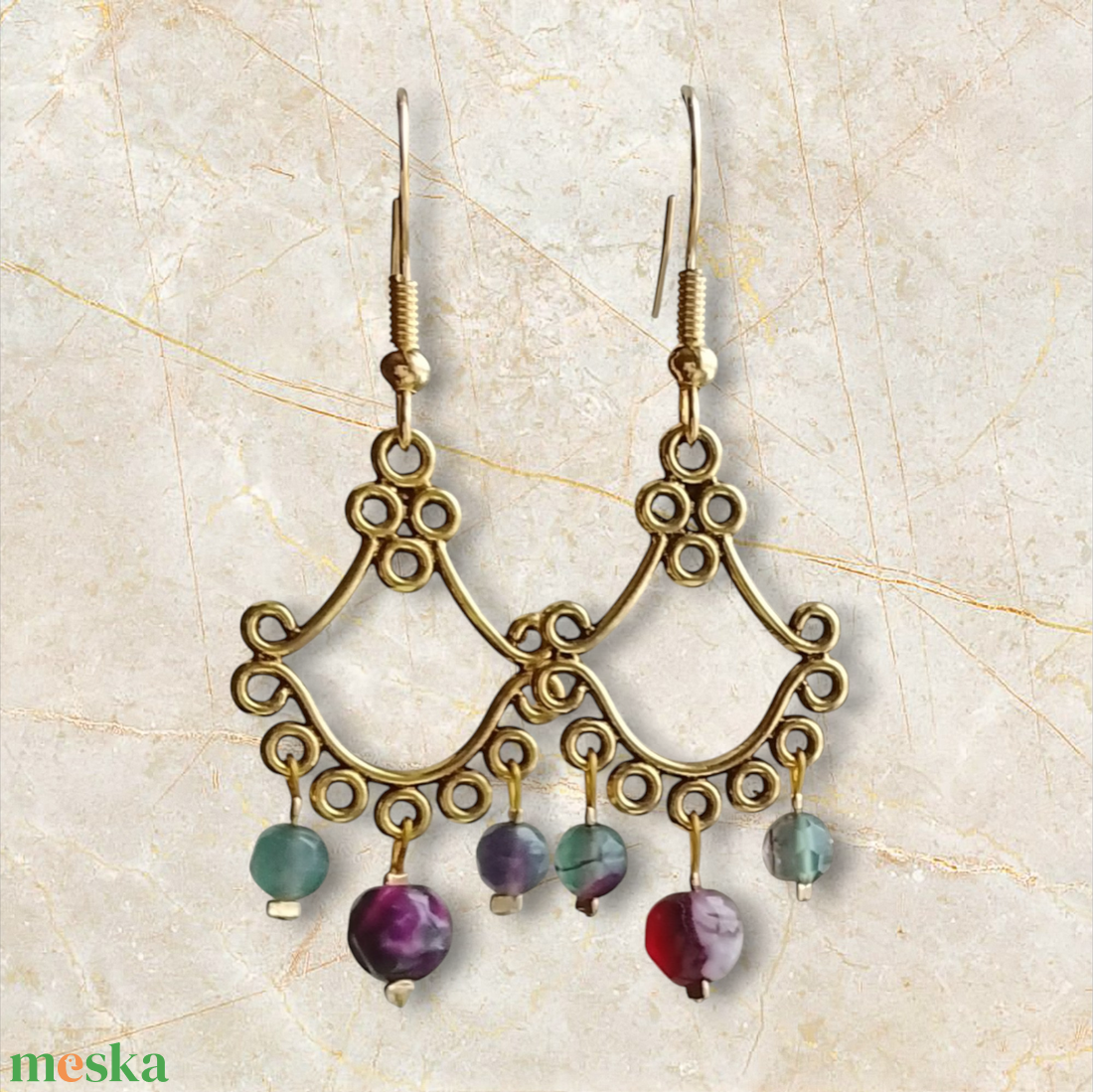 Fülbevaló zöld - lila színű ásványgyöngyökkel - ékszer - fülbevaló - lógó fülbevaló - Meska.hu