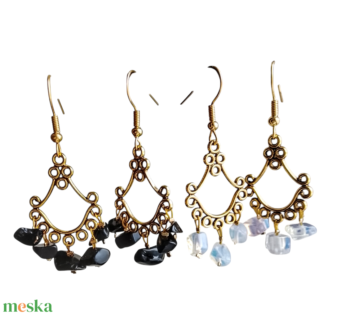 Fülbevaló arany alapon opálos vagy fekete  - ékszer - fülbevaló - lógó fülbevaló - Meska.hu