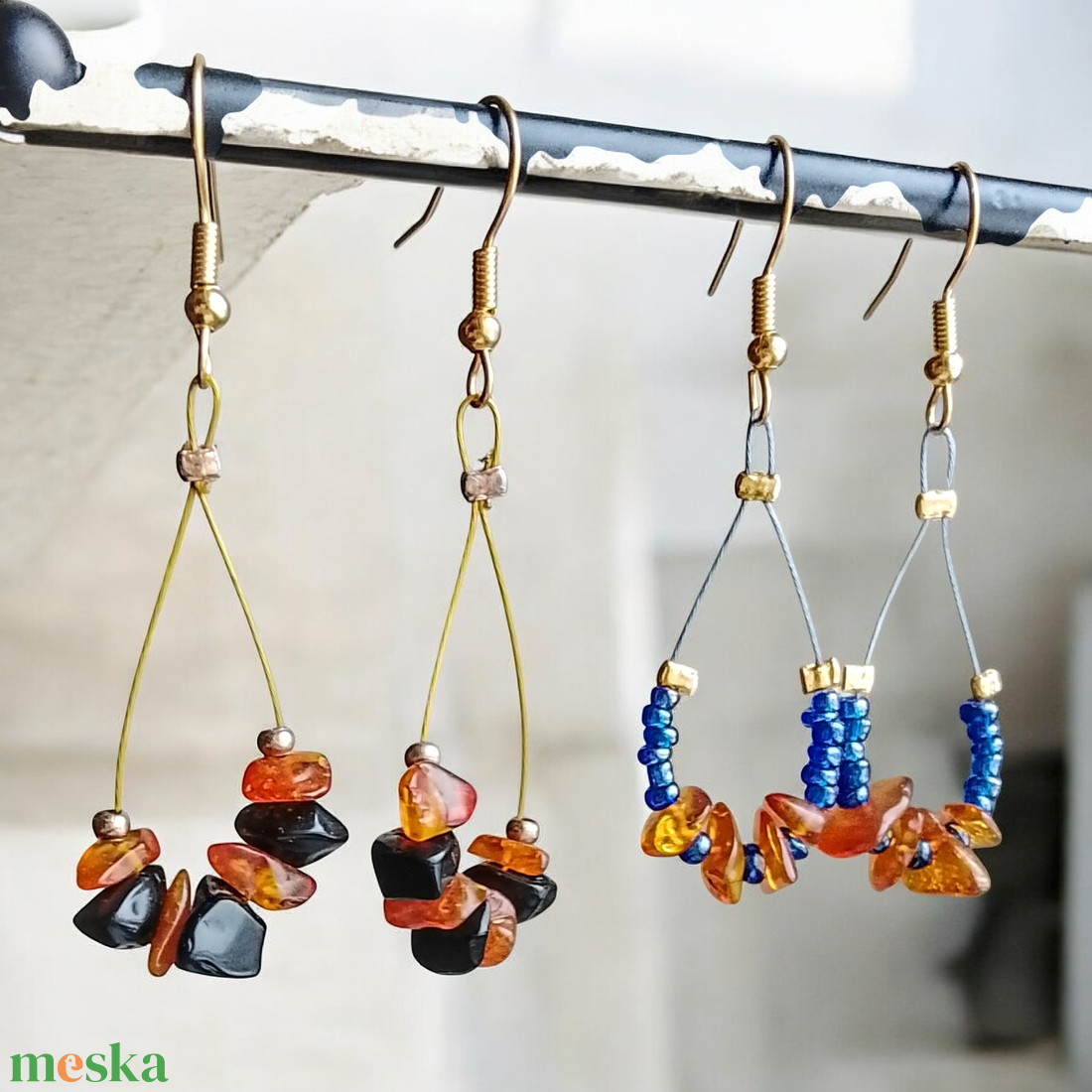 Fülbevaló borostyán kövecskékkel - ékszer - fülbevaló - lógó fülbevaló - Meska.hu