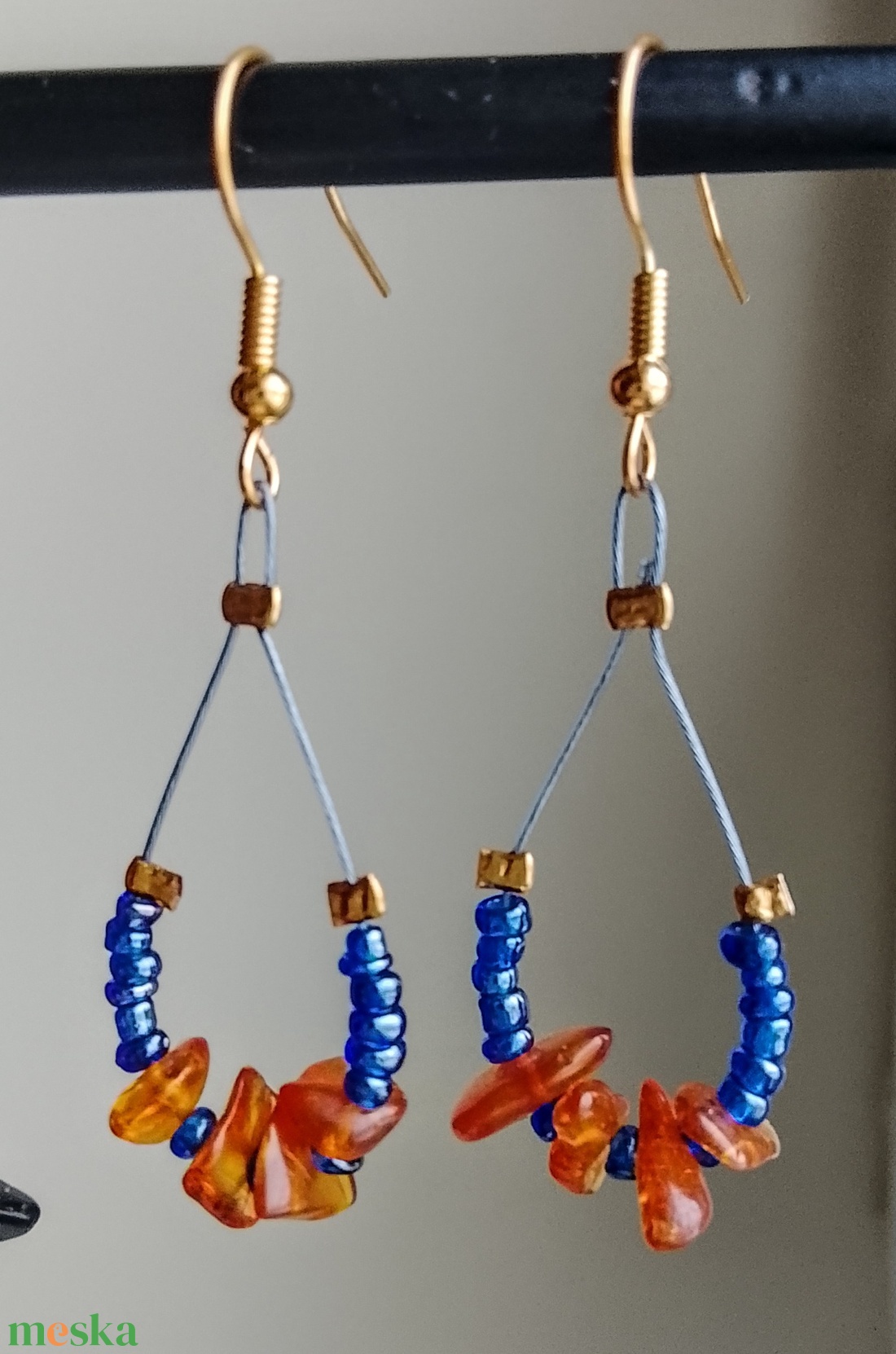 Fülbevaló borostyán kövecskékkel - ékszer - fülbevaló - lógó fülbevaló - Meska.hu